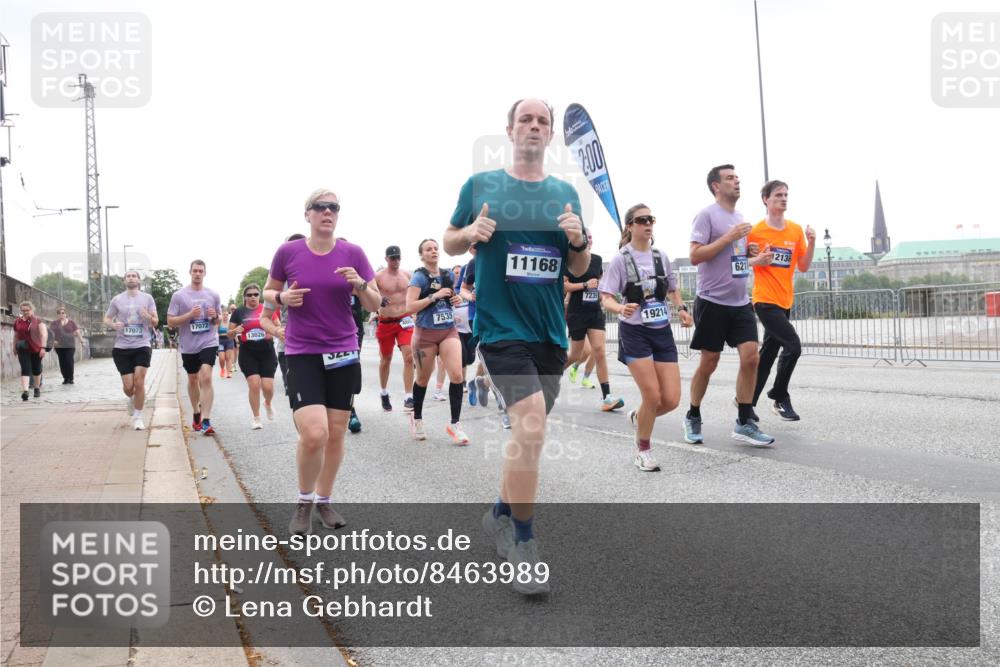 29.06.2025 - hella hamburg halbmarathon Lena Gebhardt http://msf.ph/oto/8463989 29.06.2025 10:32:15 Lombardsbrücke 17073, 17072, 13026, 7535, 11168, 2, 00, 7239, 19214, 6210, 2136, 1311, 1373, 1640, 1987, 2349, 2384, 2672, 2943, 3022, 3221, 3239, 3358, 3365, 3653, 3707, 3751, 3752, 3778, 3822, 4314, 4365, 4605, 4857, 4877, 4924, 5156, 5496, 5601, 5658, 5743, 5783, 5941, 6218, 6228, 6252, 6312, 6315, 6718, 6727, 7135, 7239, 7295, 7344, 7468, 7535, 7570, 7695, 7702, 7789, 7816, 7898, 8124, 8127, 8175, 8303, 8538, 8625, 8787, 8840, 8914, 8993, 9125, 9206, 10002 meine-sportfotos.de