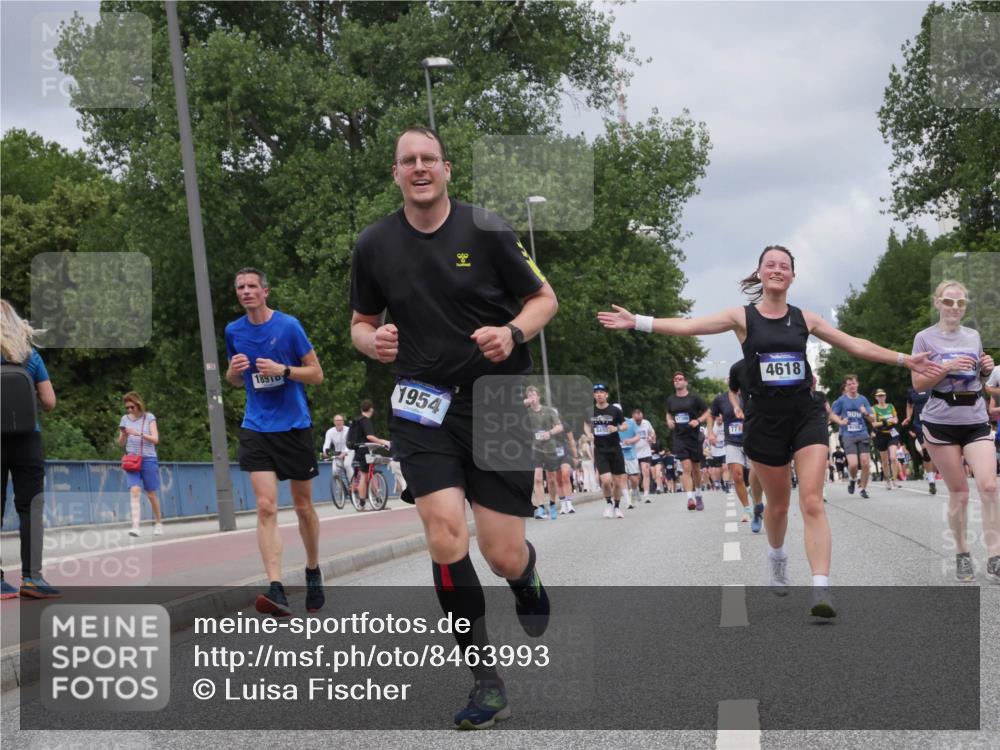29.06.2025 - hella hamburg halbmarathon Luisa Fischer http://msf.ph/oto/8463993 29.06.2025 10:40:38 Kennedybrücke 189, 1954, 77, 4618, 1339, 1819, 2104, 2272, 2480, 4347, 4442, 4618, 5640, 5940, 6243, 6821, 7085, 7544, 8758, 8843, 9288, 10159 meine-sportfotos.de