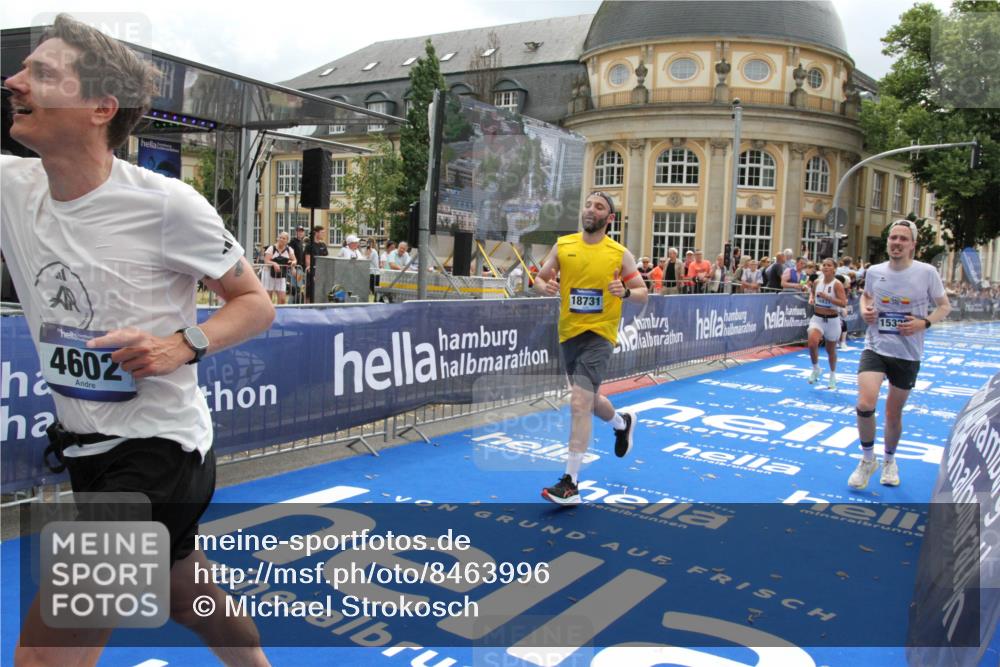 29.06.2025 - hella hamburg halbmarathon Michael Strokosch http://msf.ph/oto/8463996 29.06.2025 10:33:34 Ziel 4602, 8312, 8956, 15326, 16931, 18731, 18854 meine-sportfotos.de