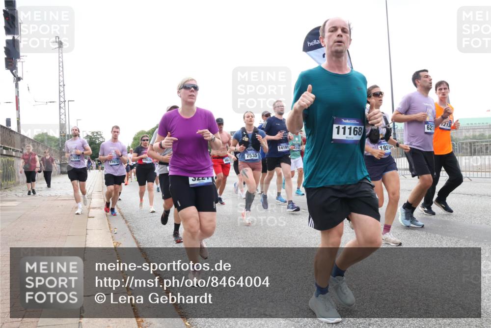 29.06.2025 - hella hamburg halbmarathon Lena Gebhardt http://msf.ph/oto/8464004 29.06.2025 10:32:16 Lombardsbrücke 17073, 17072, 13026, 460, 7535, 14191, 4314, 11168, 1921, 621, 12138, 1199, 1311, 1640, 1987, 2349, 2384, 2672, 2943, 3022, 3221, 3239, 3358, 3365, 3653, 3707, 3751, 3752, 3778, 3822, 4314, 4365, 4605, 4857, 4877, 4924, 5156, 5496, 5601, 5658, 5743, 5783, 5871, 5941, 6218, 6228, 6252, 6312, 6315, 6718, 6727, 7135, 7239, 7295, 7344, 7468, 7535, 7570, 7695, 7702, 7789, 7816, 7898, 8124, 8127, 8175, 8303, 8538, 8625, 8787, 8840, 8914, 8993, 9125, 9206, 10002 meine-sportfotos.de