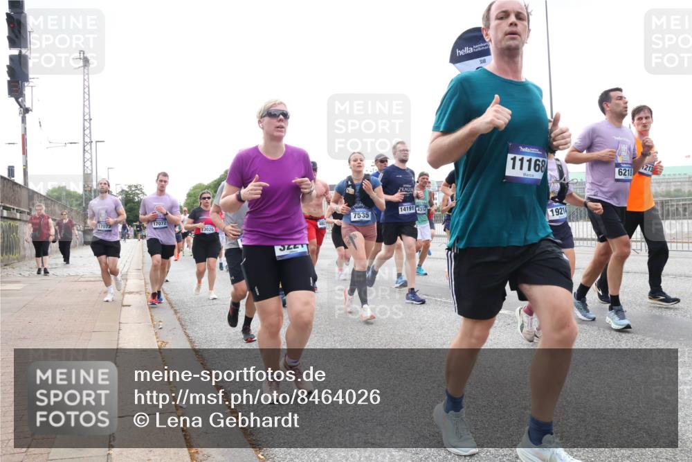 29.06.2025 - hella hamburg halbmarathon Lena Gebhardt http://msf.ph/oto/8464026 29.06.2025 10:32:16 Lombardsbrücke 17073, 17072, 13026, 460, 7535, 14191, 4314, 11168, 19214, 6218, 1213, 1199, 1311, 1640, 1987, 2349, 2384, 2672, 2943, 3022, 3221, 3239, 3358, 3365, 3653, 3707, 3751, 3752, 3778, 3822, 4314, 4365, 4605, 4857, 4877, 4924, 5156, 5496, 5601, 5658, 5743, 5783, 5871, 5941, 6218, 6228, 6252, 6312, 6315, 6718, 6727, 7135, 7239, 7295, 7344, 7468, 7535, 7570, 7695, 7702, 7789, 7816, 7898, 8124, 8127, 8175, 8303, 8538, 8625, 8787, 8840, 8914, 8993, 9125, 9206, 10002 meine-sportfotos.de