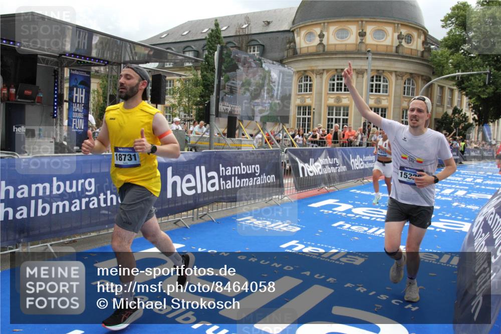 29.06.2025 - hella hamburg halbmarathon Michael Strokosch http://msf.ph/oto/8464058 29.06.2025 10:33:35 Ziel 1053, 4602, 8312, 15326, 16931, 18731, 18854 meine-sportfotos.de