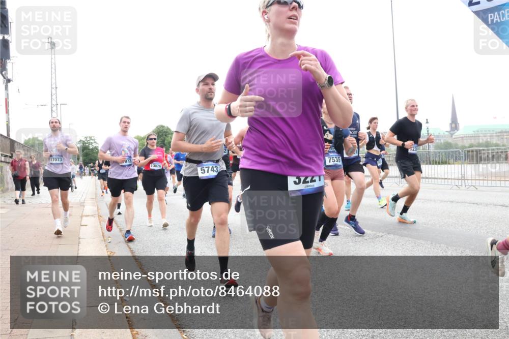 29.06.2025 - hella hamburg halbmarathon Lena Gebhardt http://msf.ph/oto/8464088 29.06.2025 10:32:16 Lombardsbrücke 17073, 072, 13026, 5743, 5221, 7535, 239, 1199, 1311, 1640, 1987, 2349, 2384, 2672, 2943, 3022, 3221, 3239, 3358, 3365, 3653, 3707, 3751, 3752, 3778, 3822, 4314, 4365, 4605, 4857, 4877, 4924, 5156, 5496, 5601, 5658, 5743, 5783, 5871, 5941, 6218, 6228, 6252, 6312, 6315, 6718, 6727, 7135, 7239, 7295, 7344, 7468, 7535, 7570, 7695, 7702, 7789, 7816, 7898, 8124, 8127, 8175, 8303, 8538, 8625, 8787, 8840, 8914, 8993, 9125, 9206, 10002 meine-sportfotos.de
