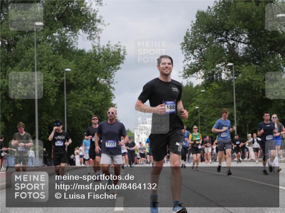 29.06.2025 - hella hamburg halbmarathon Luisa Fischer http://msf.ph/oto/8464132 29.06.2025 10:40:42 Kennedybrücke 8498, 7777, 11980, 1888, 9288, 10159, 1339, 1799, 2016, 2031, 2480, 4442, 4618, 5640, 6243, 7085, 7544, 8499, 8843, 9288, 10159 meine-sportfotos.de