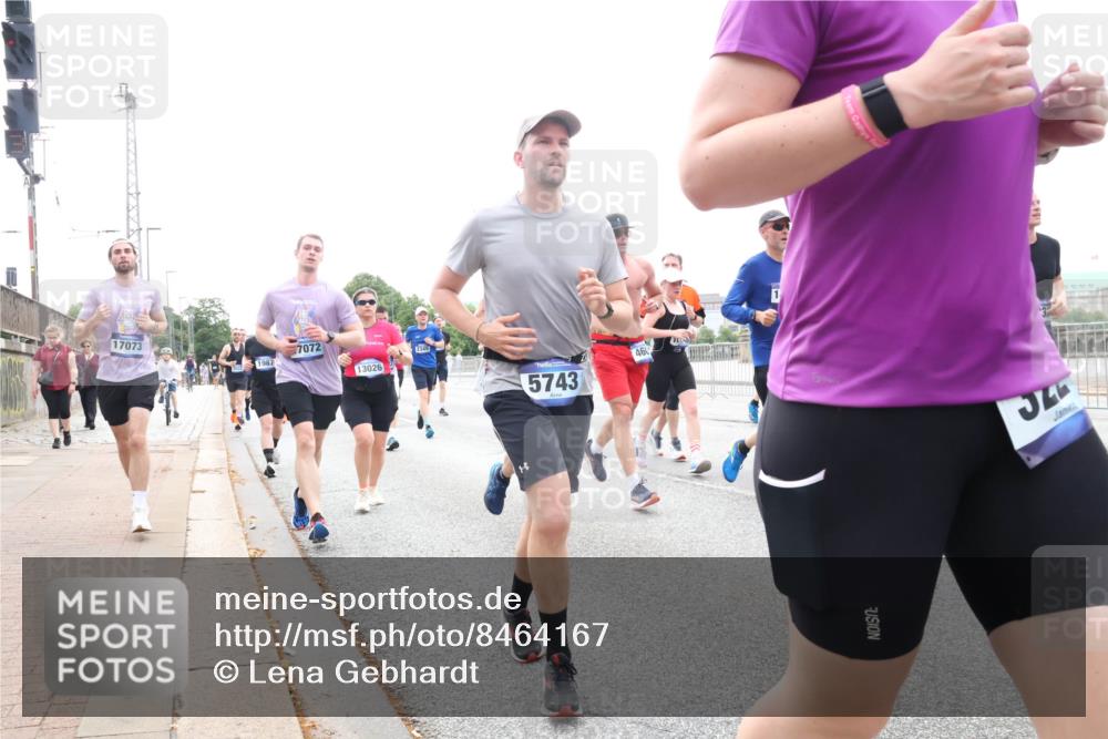 29.06.2025 - hella hamburg halbmarathon Lena Gebhardt http://msf.ph/oto/8464167 29.06.2025 10:32:17 Lombardsbrücke 17073, 1987, 7072, 13026, 2349, 5743, 460, 344, 1199, 1311, 1640, 1987, 2349, 2384, 2672, 2943, 3022, 3221, 3239, 3358, 3365, 3653, 3707, 3751, 3752, 3778, 3822, 4314, 4365, 4605, 4857, 4877, 4924, 5156, 5496, 5601, 5658, 5743, 5783, 5871, 5941, 6218, 6228, 6252, 6312, 6315, 6718, 6727, 7135, 7239, 7295, 7344, 7468, 7535, 7570, 7695, 7702, 7789, 7816, 7898, 8124, 8127, 8175, 8303, 8538, 8625, 8787, 8840, 8914, 8993, 9125, 9206, 10002 meine-sportfotos.de