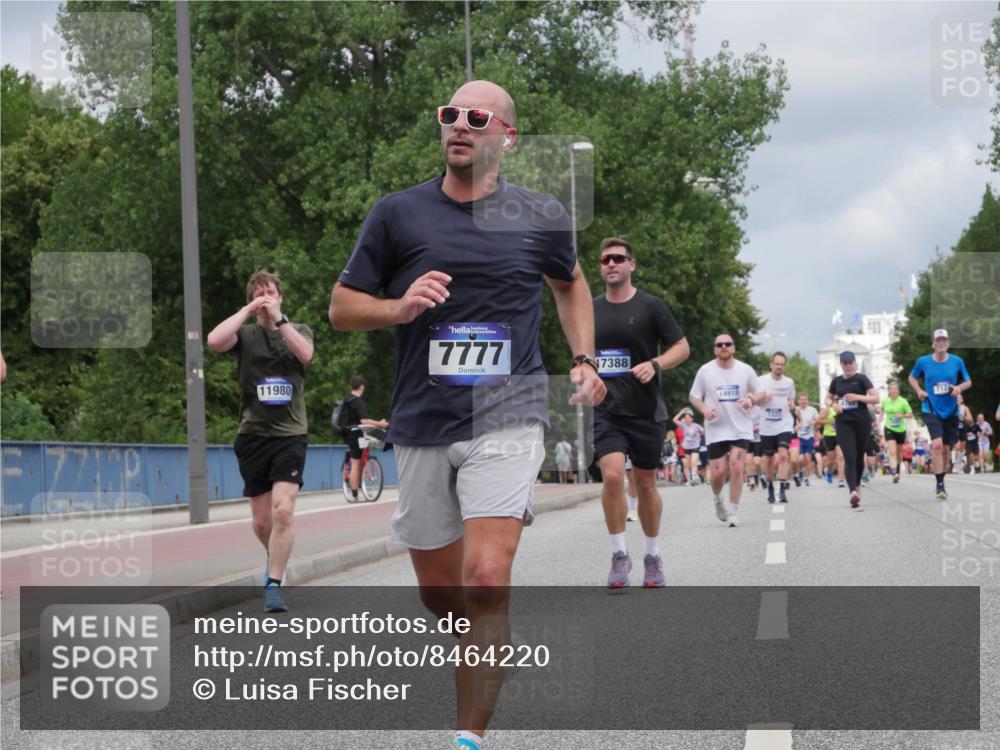 29.06.2025 - hella hamburg halbmarathon Luisa Fischer http://msf.ph/oto/8464220 29.06.2025 10:40:45 Kennedybrücke 11980, 7777, 7388, 712, 14915, 1337, 1799, 2016, 2031, 4442, 4762, 7085, 7124, 7544, 8499, 8843, 9288, 10159 meine-sportfotos.de
