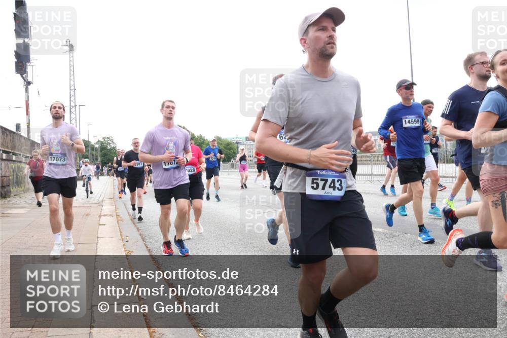 29.06.2025 - hella hamburg halbmarathon Lena Gebhardt http://msf.ph/oto/8464284 29.06.2025 10:32:17 Lombardsbrücke 17073, 987, 17072, 026, 2349, 64, 5743, 14599, 713, 1199, 1311, 1640, 1987, 2349, 2384, 2672, 2943, 3022, 3221, 3239, 3358, 3365, 3653, 3707, 3751, 3752, 3778, 3822, 4314, 4365, 4605, 4857, 4877, 4924, 5156, 5496, 5601, 5658, 5743, 5783, 5871, 5941, 6218, 6228, 6252, 6312, 6315, 6718, 6727, 7135, 7239, 7295, 7344, 7468, 7535, 7570, 7695, 7702, 7789, 7816, 7898, 8124, 8127, 8175, 8303, 8538, 8625, 8787, 8840, 8914, 8993, 9125, 9206, 10002 meine-sportfotos.de