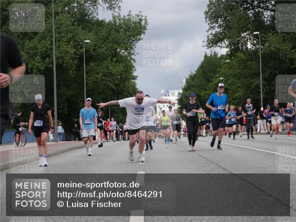 29.06.2025 - hella hamburg halbmarathon Luisa Fischer http://msf.ph/oto/8464291 29.06.2025 10:40:48 Kennedybrücke 4097, 4996, 14915, 8811, 11183, 4762, 7124, 16303, 1337, 1799, 2016, 2031, 2853, 4442, 4762, 5522, 5523, 7124, 7544, 8499, 8843, 8985, 9288, 10159, 10836 meine-sportfotos.de