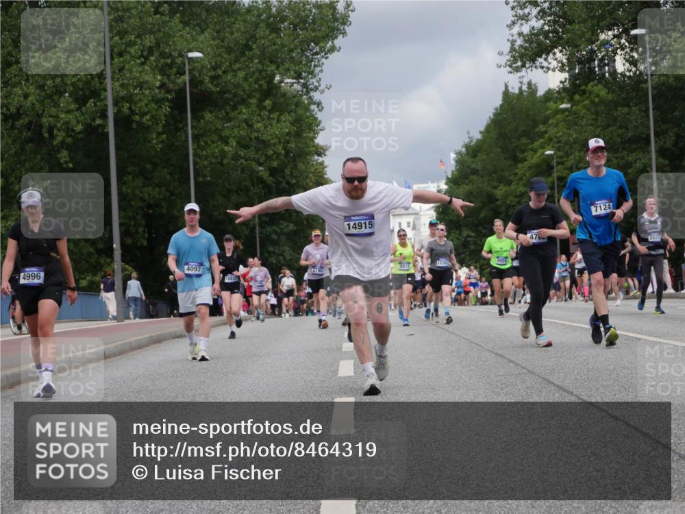 29.06.2025 - hella hamburg halbmarathon Luisa Fischer http://msf.ph/oto/8464319 29.06.2025 10:40:49 Kennedybrücke 4097, 4996, 16837, 6190, 14915, 6955, 11183, 8811, 47, 7124, 5523, 1337, 1799, 2016, 2031, 2853, 4762, 5522, 5523, 7124, 8499, 8811, 8843, 8985, 9288, 10159, 10836 meine-sportfotos.de