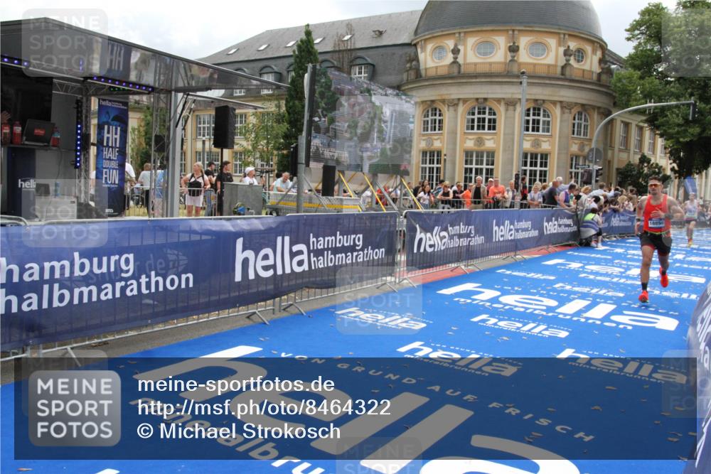 29.06.2025 - hella hamburg halbmarathon Michael Strokosch http://msf.ph/oto/8464322 29.06.2025 10:33:38 Ziel 1053, 1396, 2836, 8312, 12595, 14975, 16931, 17191, 18854 meine-sportfotos.de