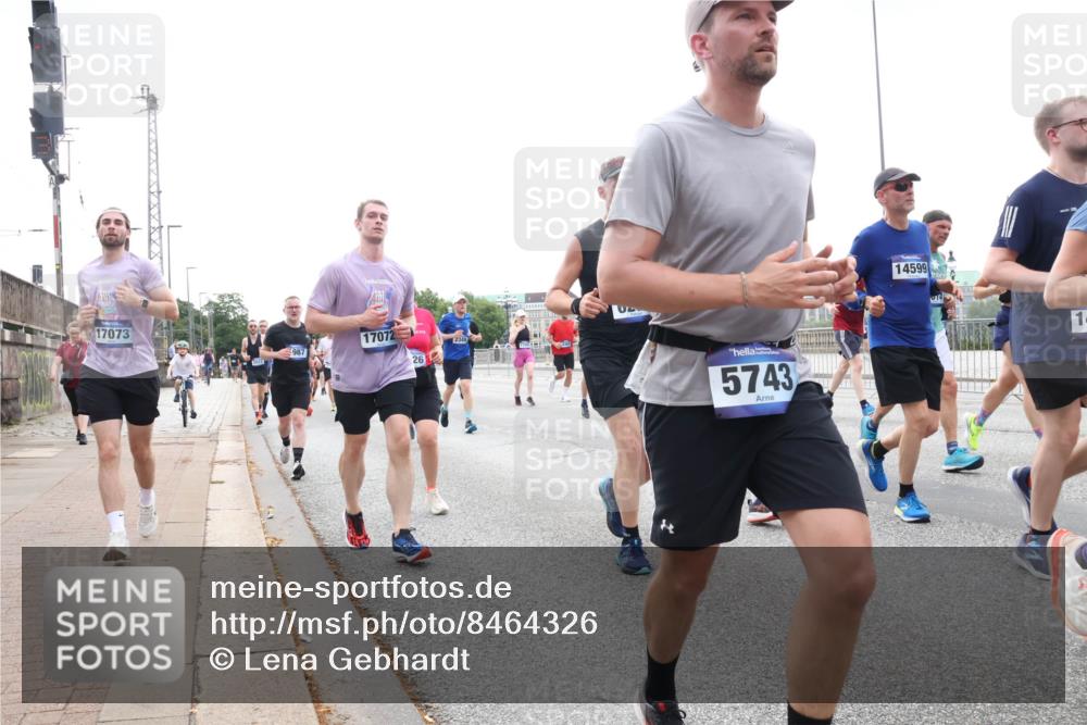 29.06.2025 - hella hamburg halbmarathon Lena Gebhardt http://msf.ph/oto/8464326 29.06.2025 10:32:17 Lombardsbrücke 17073, 987, 17072, 26, 2349, 5743, 14599, 1, 1199, 1311, 1640, 1987, 2349, 2384, 2672, 2943, 3022, 3221, 3239, 3358, 3365, 3653, 3707, 3751, 3752, 3778, 3822, 4314, 4365, 4605, 4857, 4877, 4924, 5156, 5496, 5601, 5658, 5743, 5783, 5871, 5941, 6218, 6228, 6252, 6312, 6315, 6718, 6727, 7135, 7239, 7295, 7344, 7468, 7535, 7570, 7695, 7702, 7789, 7816, 7898, 8124, 8127, 8175, 8303, 8538, 8625, 8787, 8840, 8914, 8993, 9125, 9206, 10002 meine-sportfotos.de