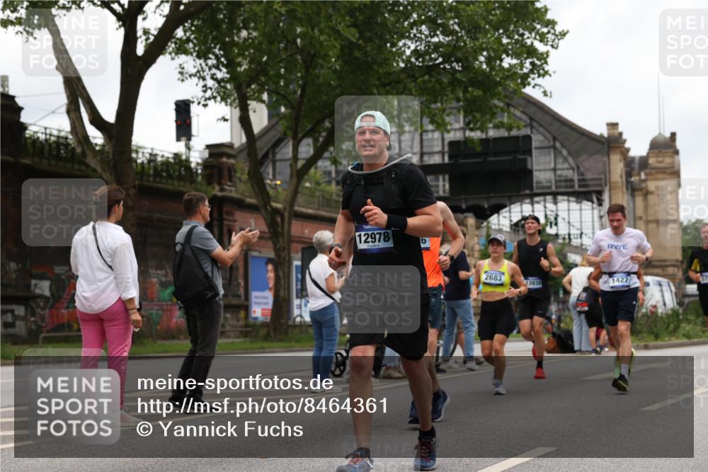 29.06.2025 - hella hamburg halbmarathon Yannick Fuchs http://msf.ph/oto/8464361 29.06.2025 10:57:02 20KM 1114, 1126, 1420, 1427, 1531, 1851, 1881, 2447, 2582, 2683, 2911, 3001, 3182, 3248, 3625, 4389, 4538, 4665, 5058, 5511, 5653, 5708, 5763, 6142, 6311, 6602, 6966, 7453, 8068, 8176, 8478, 8721, 9306, 9554, 9899, 11310, 11402, 12004, 12008, 12571, 12836, 12978, 13739, 13874, 13939, 14677, 14917, 16371, 16420, 16540, 17045, 17096, 17119, 17142, 17818, 17890, 18359, 18452, 18999, 19241 meine-sportfotos.de