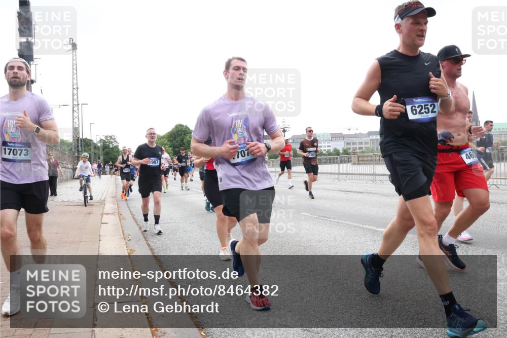 29.06.2025 - hella hamburg halbmarathon Lena Gebhardt http://msf.ph/oto/8464382 29.06.2025 10:32:18 Lombardsbrücke 6252, 17073, 987, 707, 46, 1199, 1311, 1640, 1987, 2349, 2384, 2672, 2943, 3022, 3221, 3239, 3358, 3365, 3653, 3707, 3751, 3752, 3778, 3822, 4314, 4365, 4605, 4857, 4877, 4924, 5156, 5496, 5601, 5658, 5743, 5783, 5871, 5941, 6218, 6228, 6252, 6312, 6315, 6718, 6727, 7135, 7239, 7295, 7344, 7468, 7535, 7570, 7695, 7702, 7789, 7816, 7898, 8124, 8127, 8175, 8303, 8538, 8625, 8787, 8840, 8914, 8993, 9125, 9206, 10002 meine-sportfotos.de