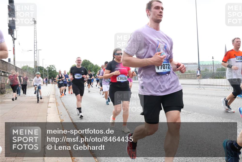 29.06.2025 - hella hamburg halbmarathon Lena Gebhardt http://msf.ph/oto/8464435 29.06.2025 10:32:18 Lombardsbrücke 1987, 2943, 13026, 17072, 14105, 1199, 1311, 1640, 1987, 2349, 2384, 2672, 2943, 3022, 3221, 3239, 3358, 3365, 3653, 3707, 3751, 3752, 3778, 3822, 4314, 4365, 4605, 4857, 4877, 4924, 5156, 5496, 5601, 5658, 5743, 5783, 5871, 5941, 6218, 6228, 6252, 6312, 6315, 6718, 6727, 7135, 7239, 7295, 7344, 7468, 7535, 7570, 7695, 7702, 7789, 7816, 7898, 8124, 8127, 8175, 8303, 8538, 8625, 8787, 8840, 8914, 8993, 9125, 9206, 10002 meine-sportfotos.de