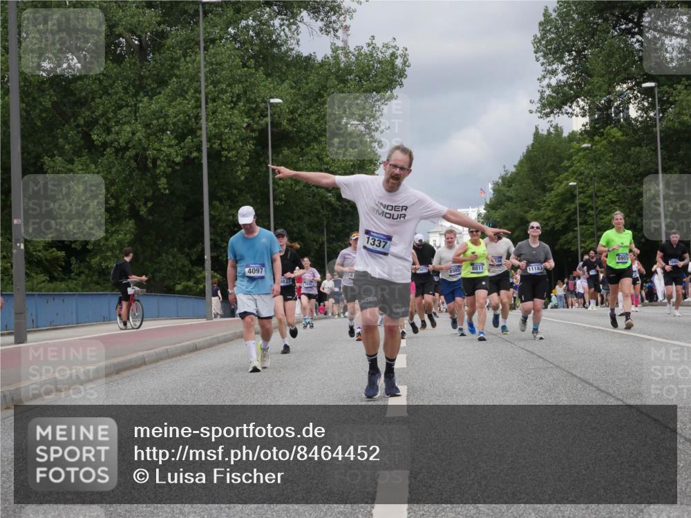 29.06.2025 - hella hamburg halbmarathon Luisa Fischer http://msf.ph/oto/8464452 29.06.2025 10:40:52 Kennedybrücke 4097, 5837, 17696, 1337, 3077, 8985, 8811, 11183, 6955, 1337, 1799, 2016, 2031, 2853, 4762, 5522, 5523, 6955, 7124, 7321, 8499, 8811, 8985, 10836 meine-sportfotos.de