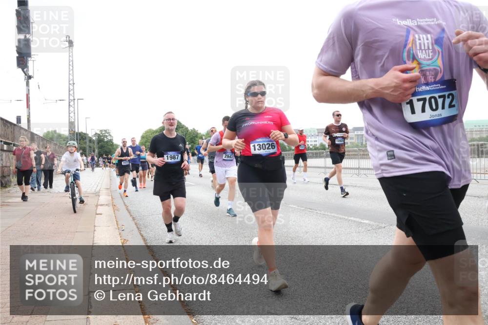 29.06.2025 - hella hamburg halbmarathon Lena Gebhardt http://msf.ph/oto/8464494 29.06.2025 10:32:18 Lombardsbrücke 1987, 2943, 13026, 10924, 17072, 1199, 1311, 1640, 1987, 2349, 2384, 2672, 2943, 3022, 3221, 3239, 3358, 3365, 3653, 3707, 3751, 3752, 3778, 3822, 4314, 4365, 4605, 4857, 4877, 4924, 5156, 5496, 5601, 5658, 5743, 5783, 5871, 5941, 6218, 6228, 6252, 6312, 6315, 6718, 6727, 7135, 7239, 7295, 7344, 7468, 7535, 7570, 7695, 7702, 7789, 7816, 7898, 8124, 8127, 8175, 8303, 8538, 8625, 8787, 8840, 8914, 8993, 9125, 9206, 10002 meine-sportfotos.de