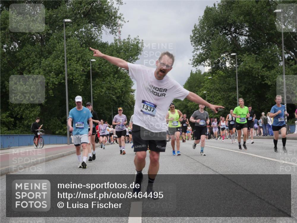 29.06.2025 - hella hamburg halbmarathon Luisa Fischer http://msf.ph/oto/8464495 29.06.2025 10:40:54 Kennedybrücke 4097, 16, 7, 6190, 1337, 8811, 11183, 17389, 6955, 5522, 1337, 1799, 2016, 2853, 4762, 5522, 5523, 6955, 7124, 7321, 8811, 8985, 9894, 10506, 10836 meine-sportfotos.de