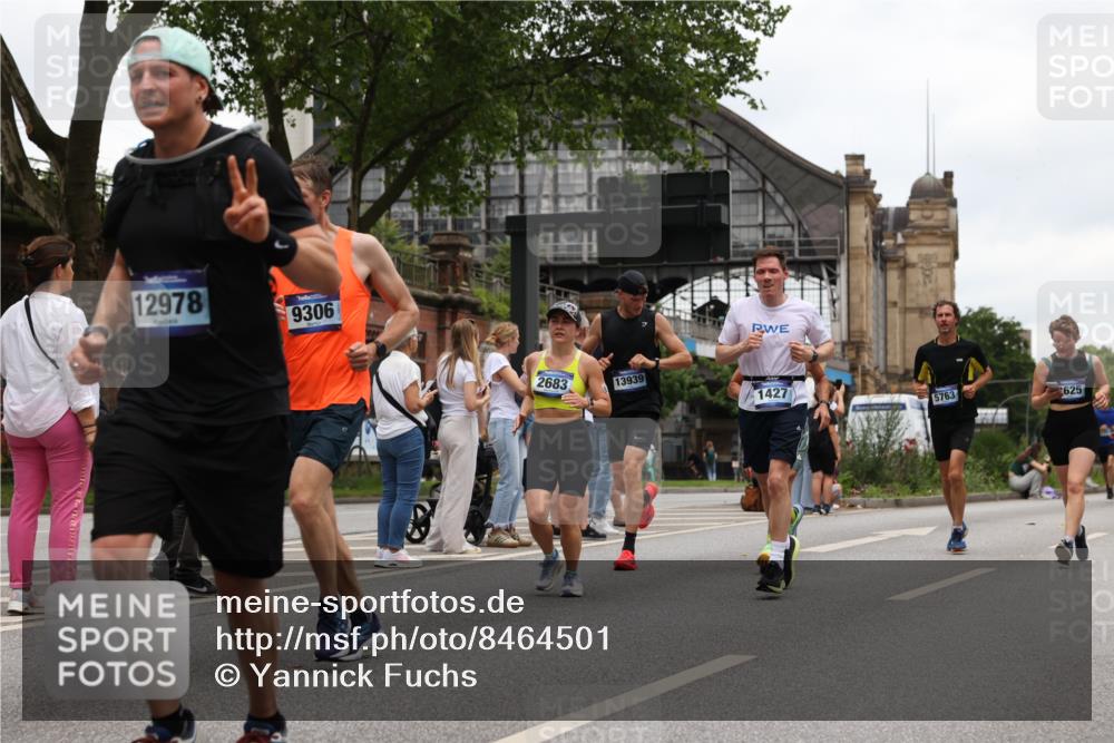 29.06.2025 - hella hamburg halbmarathon Yannick Fuchs http://msf.ph/oto/8464501 29.06.2025 10:57:03 20KM 1114, 1126, 1420, 1427, 1531, 1851, 1881, 2447, 2582, 2683, 2911, 3001, 3182, 3248, 3625, 4389, 4538, 4665, 5058, 5511, 5653, 5708, 5763, 6142, 6966, 7453, 8068, 8176, 8469, 8478, 8721, 9306, 9554, 9899, 11310, 11402, 12004, 12008, 12571, 12836, 12978, 13739, 13874, 13939, 14677, 14917, 16371, 16420, 16540, 17045, 17119, 17142, 17818, 17890, 18359, 18452, 18999, 19241 meine-sportfotos.de