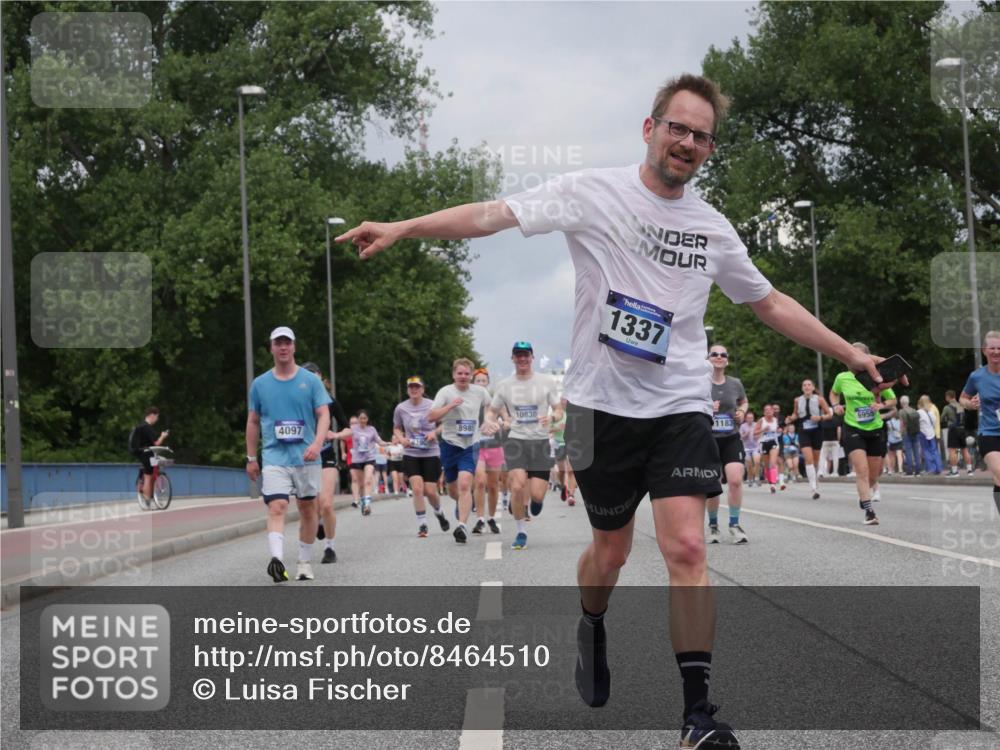 29.06.2025 - hella hamburg halbmarathon Luisa Fischer http://msf.ph/oto/8464510 29.06.2025 10:40:54 Kennedybrücke 4097, 8985, 10836, 1337, 1183, 6955, 1337, 1799, 2016, 2853, 4762, 5522, 5523, 6955, 7124, 7321, 8811, 8985, 9894, 10506, 10836 meine-sportfotos.de
