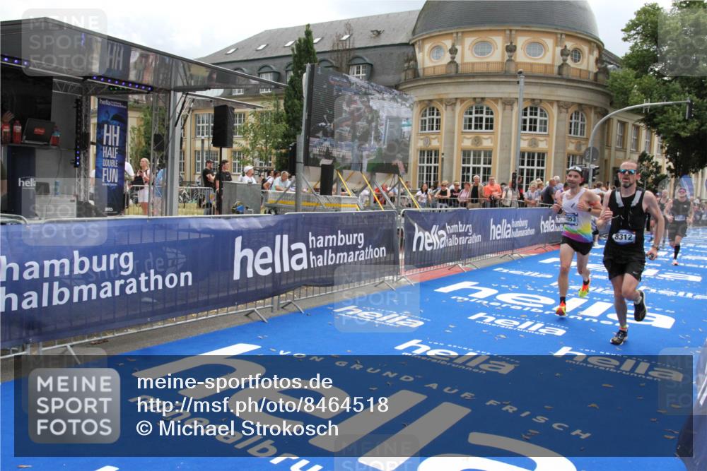 29.06.2025 - hella hamburg halbmarathon Michael Strokosch http://msf.ph/oto/8464518 29.06.2025 10:33:41 Ziel 1053, 1396, 2836, 8312, 12595, 14975, 16755, 17191, 18854 meine-sportfotos.de