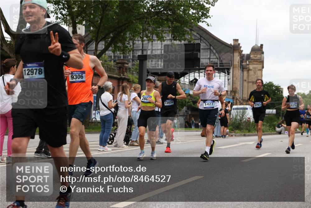 29.06.2025 - hella hamburg halbmarathon Yannick Fuchs http://msf.ph/oto/8464527 29.06.2025 10:57:03 20KM 1114, 1126, 1420, 1427, 1531, 1851, 1881, 2447, 2582, 2683, 2911, 3001, 3182, 3248, 3625, 4389, 4538, 4665, 5058, 5511, 5653, 5708, 5763, 6142, 6966, 7453, 8068, 8176, 8469, 8478, 8721, 9306, 9554, 9899, 11310, 11402, 12004, 12008, 12571, 12836, 12978, 13739, 13874, 13939, 14677, 14917, 16371, 16420, 16540, 17045, 17119, 17142, 17818, 17890, 18359, 18452, 18999, 19241 meine-sportfotos.de