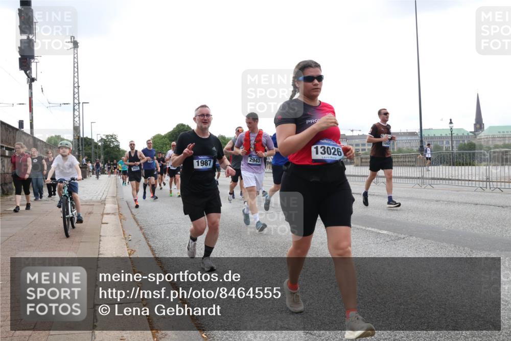 29.06.2025 - hella hamburg halbmarathon Lena Gebhardt http://msf.ph/oto/8464555 29.06.2025 10:32:18 Lombardsbrücke 1987, 2943, 13026, 3022, 10924, 1199, 1311, 1640, 1987, 2349, 2384, 2672, 2943, 3022, 3221, 3239, 3358, 3365, 3653, 3707, 3751, 3752, 3778, 3822, 4314, 4365, 4605, 4857, 4877, 4924, 5156, 5496, 5601, 5658, 5743, 5783, 5871, 5941, 6218, 6228, 6252, 6312, 6315, 6718, 6727, 7135, 7239, 7295, 7344, 7468, 7535, 7570, 7695, 7702, 7789, 7816, 7898, 8124, 8127, 8175, 8303, 8538, 8625, 8787, 8840, 8914, 8993, 9125, 9206, 10002 meine-sportfotos.de