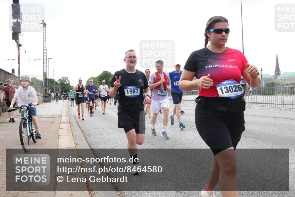 29.06.2025 - hella hamburg halbmarathon Lena Gebhardt http://msf.ph/oto/8464580 29.06.2025 10:32:19 Lombardsbrücke 3022, 0206, 1987, 2943, 234, 10924, 13026, 1199, 1311, 1640, 1987, 2349, 2384, 2672, 2943, 3022, 3221, 3239, 3358, 3365, 3653, 3707, 3751, 3752, 3778, 3822, 4314, 4365, 4605, 4857, 4877, 4924, 5156, 5496, 5601, 5658, 5743, 5783, 5871, 5941, 6218, 6228, 6252, 6312, 6315, 6718, 6727, 7135, 7239, 7295, 7344, 7468, 7535, 7570, 7633, 7695, 7702, 7789, 7816, 7898, 8124, 8127, 8175, 8303, 8538, 8625, 8787, 8840, 8914, 8993, 9125, 9206, 10002 meine-sportfotos.de