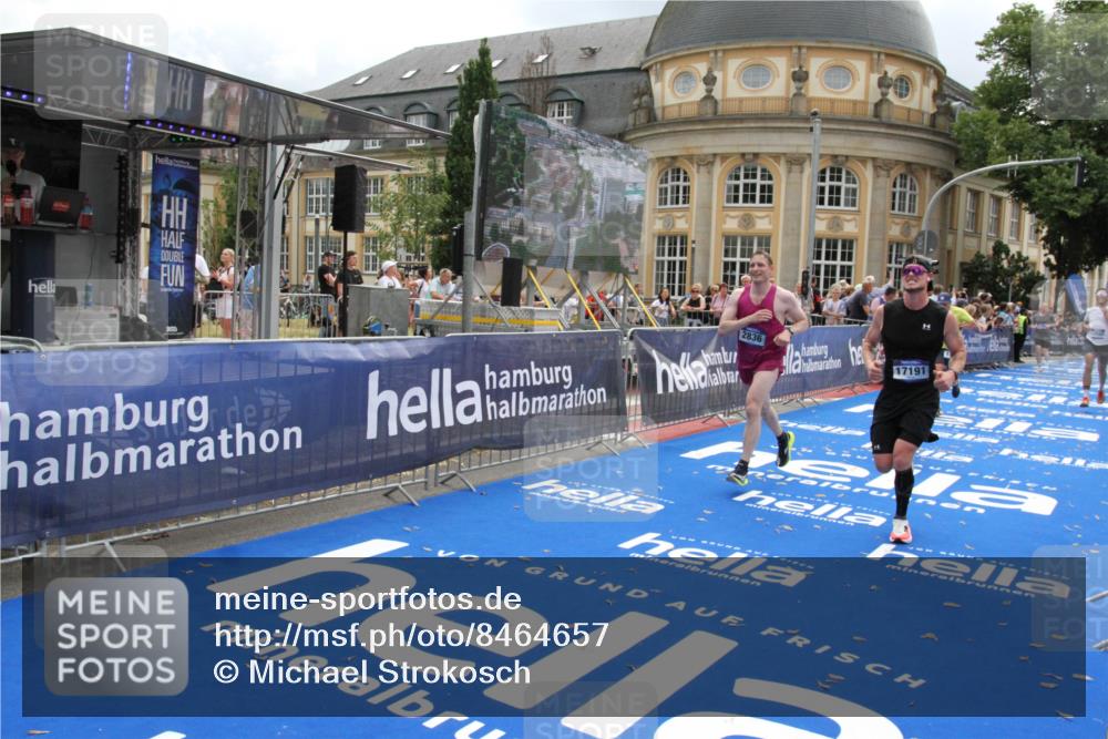 29.06.2025 - hella hamburg halbmarathon Michael Strokosch http://msf.ph/oto/8464657 29.06.2025 10:33:43 Ziel 1053, 1396, 2836, 8312, 12595, 14975, 16755, 17191 meine-sportfotos.de