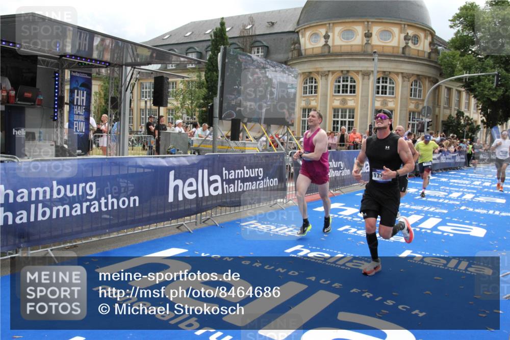 29.06.2025 - hella hamburg halbmarathon Michael Strokosch http://msf.ph/oto/8464686 29.06.2025 10:33:43 Ziel 1053, 1396, 2836, 8312, 12595, 14975, 16755, 17191 meine-sportfotos.de