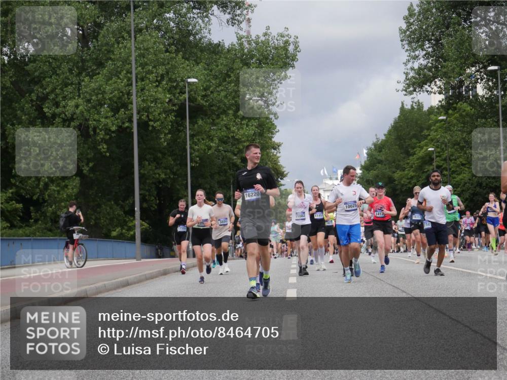 29.06.2025 - hella hamburg halbmarathon Luisa Fischer http://msf.ph/oto/8464705 29.06.2025 10:41:05 Kennedybrücke 17355, 3880, 16220, 10025, 11882, 11457, 1413, 18317, 710, 1475, 1985, 3286, 3880, 5139, 6697, 7629, 9524, 9894, 10025, 10506 meine-sportfotos.de