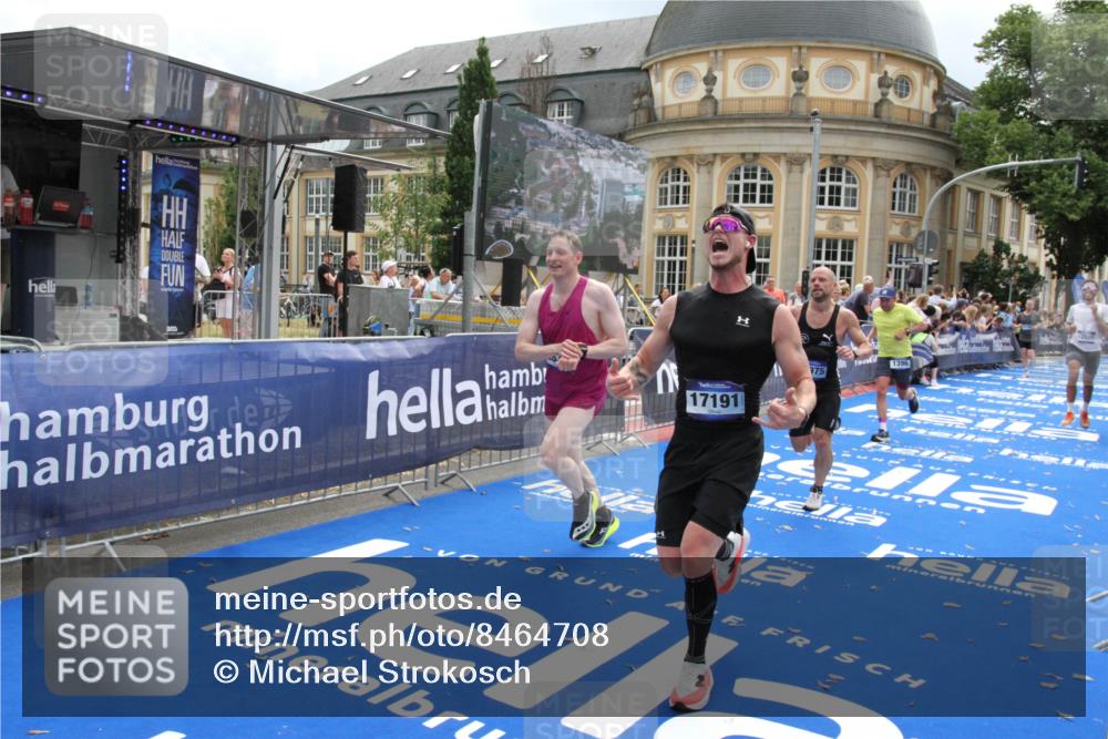 29.06.2025 - hella hamburg halbmarathon Michael Strokosch http://msf.ph/oto/8464708 29.06.2025 10:33:44 Ziel 1053, 1396, 2836, 4246, 5193, 12595, 14975, 16755, 17191 meine-sportfotos.de