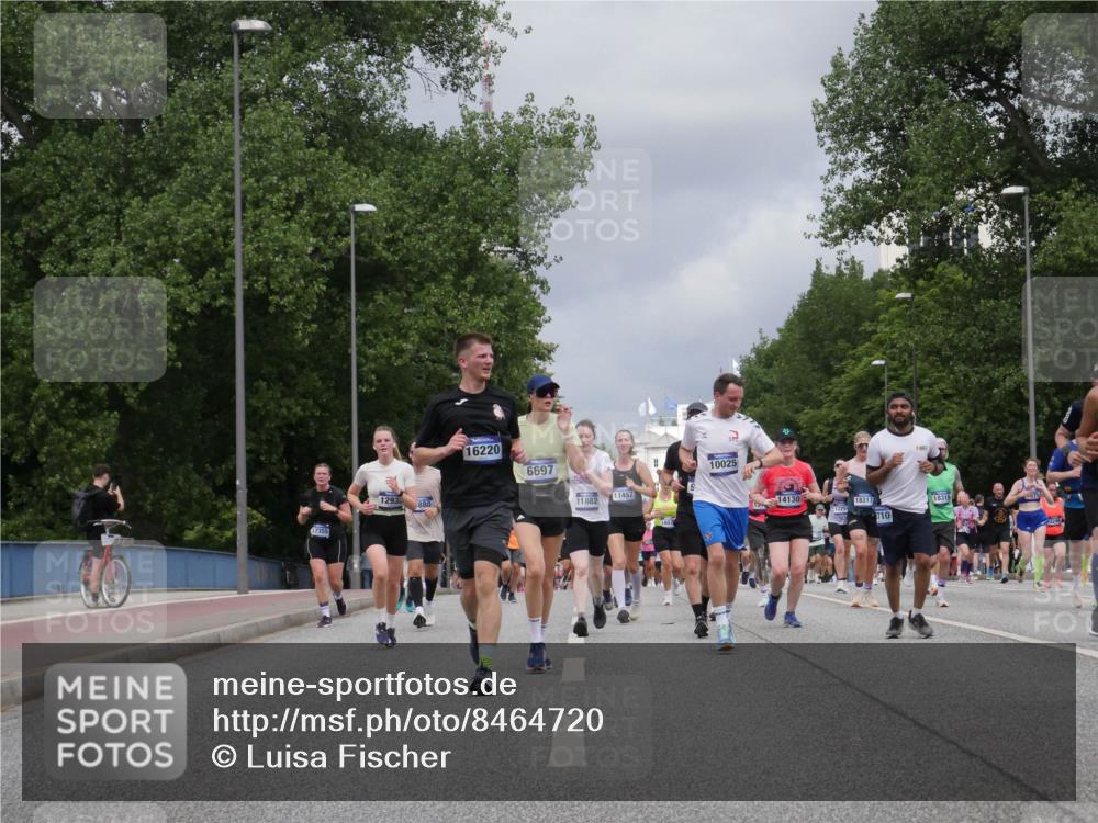 29.06.2025 - hella hamburg halbmarathon Luisa Fischer http://msf.ph/oto/8464720 29.06.2025 10:41:06 Kennedybrücke 17355, 1293, 880, 16220, 6697, 11882, 11457, 10025, 13, 14130, 12254, 1857, 18317, 18319, 710, 1475, 1985, 3286, 3880, 5139, 6697, 7629, 9524, 9894, 10025, 10506 meine-sportfotos.de