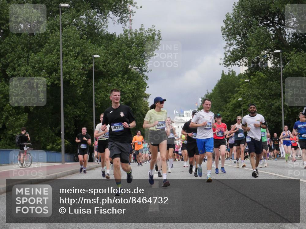 29.06.2025 - hella hamburg halbmarathon Luisa Fischer http://msf.ph/oto/8464732 29.06.2025 10:41:06 Kennedybrücke 17355, 1293, 16220, 6697, 1457, 952, 0025, 14130, 122, 18317, 710, 319, 125, 1475, 1985, 3286, 3880, 5139, 6697, 7629, 9524, 9894, 10025, 10506 meine-sportfotos.de