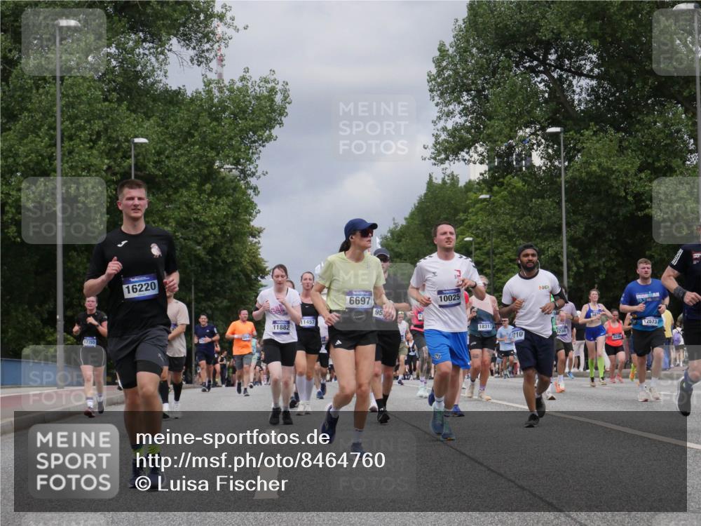 29.06.2025 - hella hamburg halbmarathon Luisa Fischer http://msf.ph/oto/8464760 29.06.2025 10:41:07 Kennedybrücke 17355, 16220, 11457, 11882, 6697, 10025, 95, 18317, 12573, 110, 3286, 3246, 1475, 1985, 3286, 3880, 5139, 6697, 7629, 9391, 9524, 10025 meine-sportfotos.de