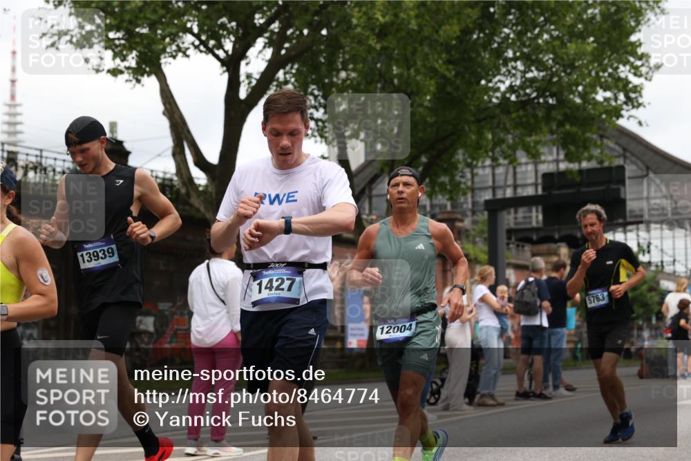 29.06.2025 - hella hamburg halbmarathon Yannick Fuchs http://msf.ph/oto/8464774 29.06.2025 10:57:05 20KM 1126, 1420, 1427, 1531, 1881, 2447, 2582, 2683, 2911, 3182, 3248, 3625, 4389, 4538, 4665, 5058, 5511, 5653, 5708, 5763, 6142, 6966, 7453, 8068, 8176, 8469, 8478, 8721, 9306, 9554, 9899, 11310, 11402, 12004, 12571, 12836, 12978, 13739, 13874, 13939, 14677, 14917, 15137, 16371, 16420, 16478, 16540, 17045, 17119, 17818, 17890, 18359, 18452, 18999, 19241 meine-sportfotos.de