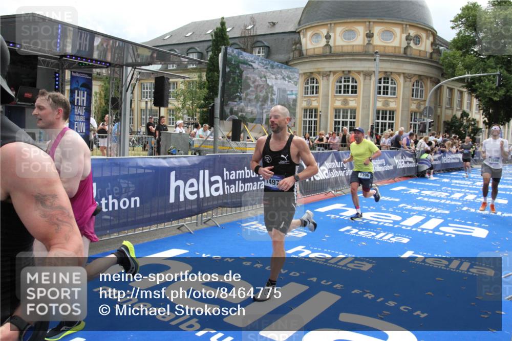 29.06.2025 - hella hamburg halbmarathon Michael Strokosch http://msf.ph/oto/8464775 29.06.2025 10:33:44 Ziel 1053, 1396, 2836, 4246, 5193, 12595, 14975, 16755, 17191 meine-sportfotos.de