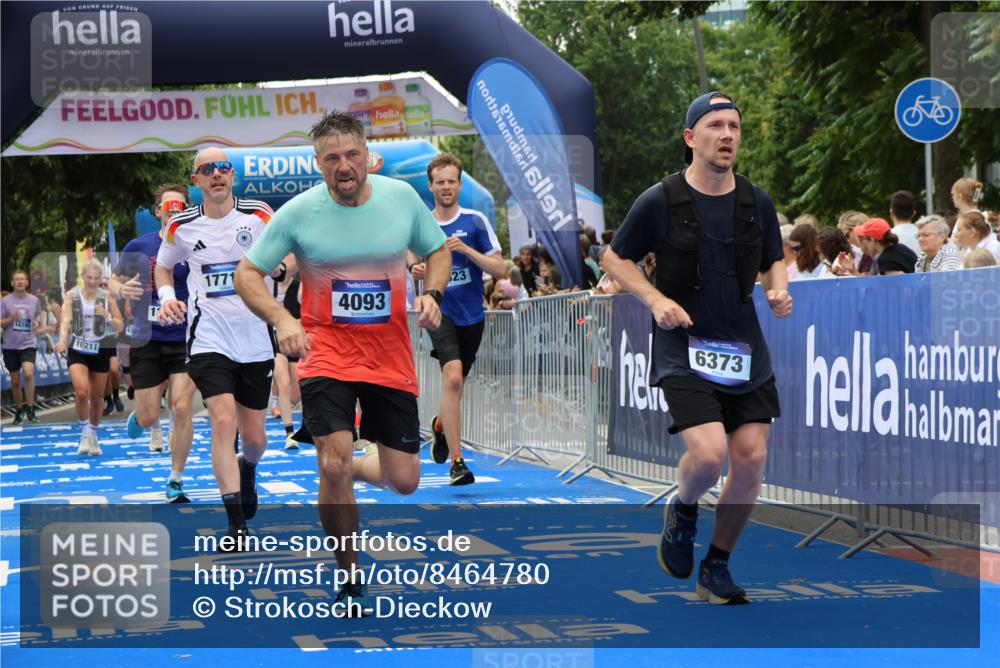 29.06.2025 - hella hamburg halbmarathon Strokosch-Dieckow http://msf.ph/oto/8464780 29.06.2025 10:47:09 Ziel 1460, 2623, 4093, 5472, 6134, 6373, 6700, 6716, 7480, 7908, 9794, 10208, 10211, 12579, 13007, 13672, 15684, 16286, 17718, 17915, 18856 meine-sportfotos.de