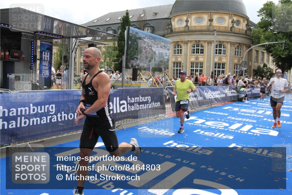 29.06.2025 - hella hamburg halbmarathon Michael Strokosch http://msf.ph/oto/8464803 29.06.2025 10:33:45 Ziel 1396, 2746, 2836, 4246, 5193, 12595, 14975, 16755, 17191 meine-sportfotos.de