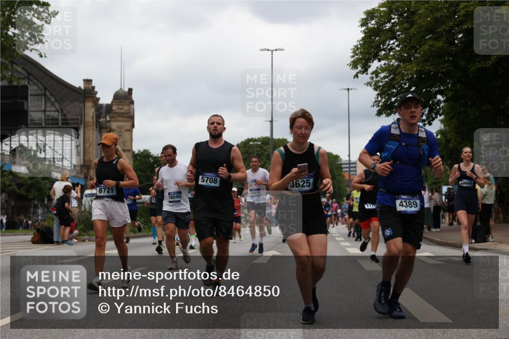 29.06.2025 - hella hamburg halbmarathon Yannick Fuchs http://msf.ph/oto/8464850 29.06.2025 10:57:06 20KM 1126, 1420, 1427, 1531, 1881, 2447, 2582, 2683, 2911, 3182, 3248, 3625, 4389, 4538, 4665, 5058, 5511, 5653, 5708, 5763, 6142, 6966, 7453, 8068, 8176, 8469, 8478, 8721, 9306, 9554, 9899, 11310, 11402, 12004, 12571, 12836, 12978, 13551, 13739, 13874, 13939, 14677, 14917, 15137, 16371, 16420, 16478, 16540, 17045, 17119, 17757, 17818, 17890, 18359, 18452, 18999, 19241 meine-sportfotos.de