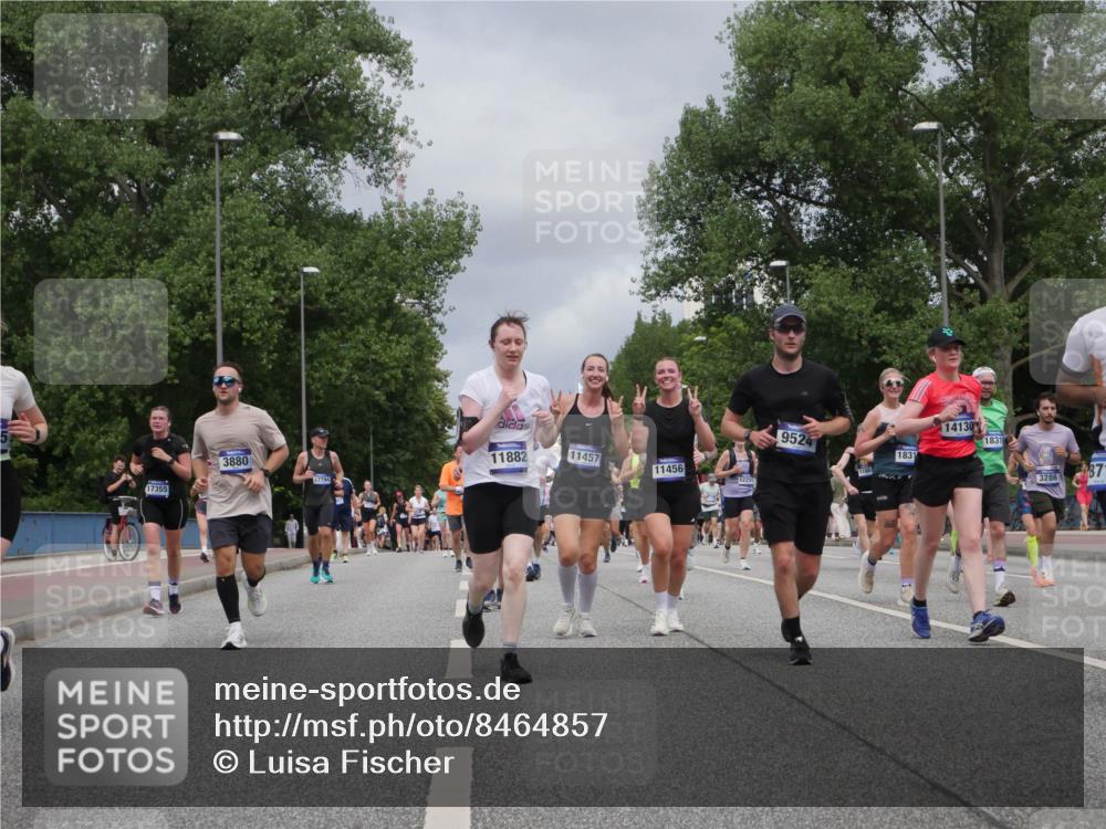 29.06.2025 - hella hamburg halbmarathon Luisa Fischer http://msf.ph/oto/8464857 29.06.2025 10:41:11 Kennedybrücke 17355, 3880, 9524, 1831, 11882, 11457, 11456, 17794, 14130, 18319, 3286, 87, 1985, 2124, 3010, 3246, 3286, 3880, 5875, 6697, 7629, 8696, 9391, 9524, 10025, 10146 meine-sportfotos.de