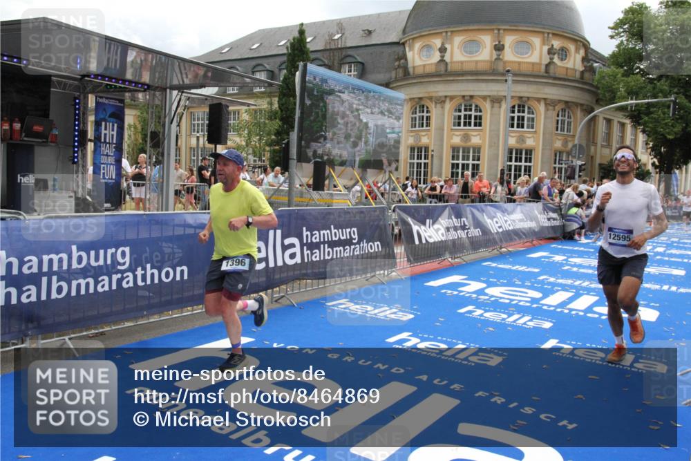 29.06.2025 - hella hamburg halbmarathon Michael Strokosch http://msf.ph/oto/8464869 29.06.2025 10:33:45 Ziel 1396, 2746, 2836, 4246, 5193, 12595, 14975, 16755, 17191 meine-sportfotos.de