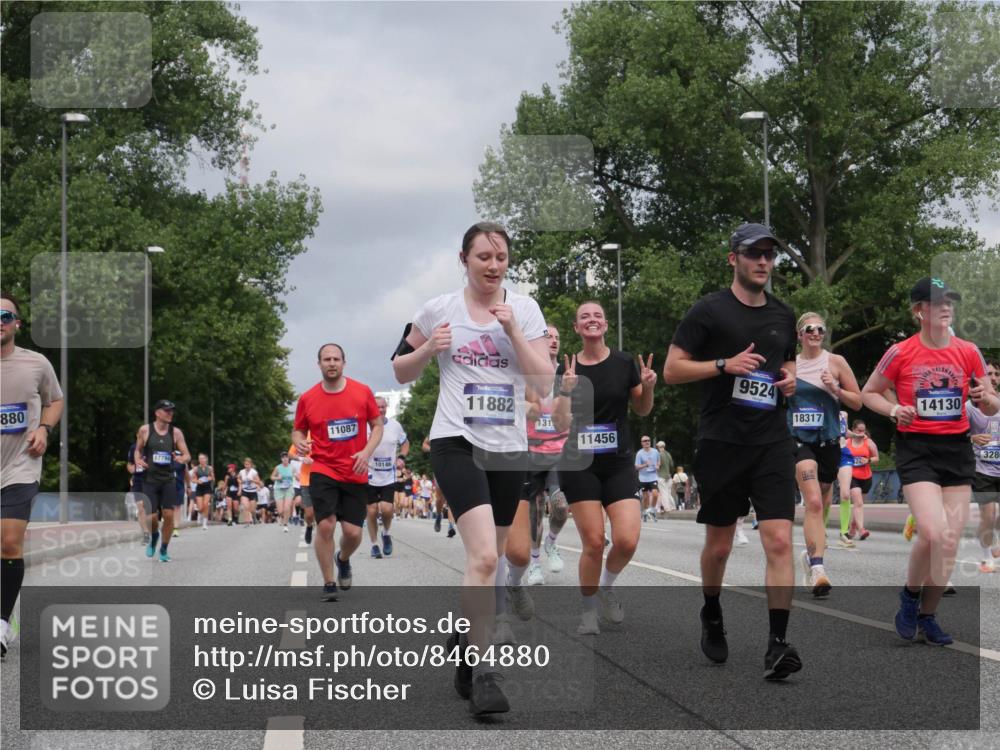 29.06.2025 - hella hamburg halbmarathon Luisa Fischer http://msf.ph/oto/8464880 29.06.2025 10:41:12 Kennedybrücke 880, 17794, 11087, 10146, 11882, 131, 11456, 9524, 18317, 14130, 3280, 1578, 1985, 2124, 3010, 3246, 3286, 3880, 5875, 6697, 7629, 8696, 9391, 9524, 10025, 10146 meine-sportfotos.de