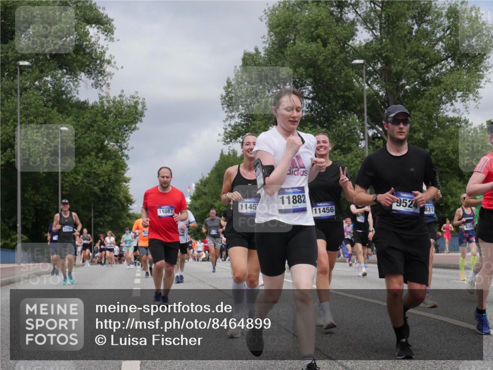 29.06.2025 - hella hamburg halbmarathon Luisa Fischer http://msf.ph/oto/8464899 29.06.2025 10:41:12 Kennedybrücke 17794, 11087, 1145, 11882, 11456, 9524, 8311, 9391, 1578, 1985, 2124, 3010, 3246, 3286, 3880, 5875, 6697, 7629, 8696, 9391, 9524, 10025, 10146 meine-sportfotos.de