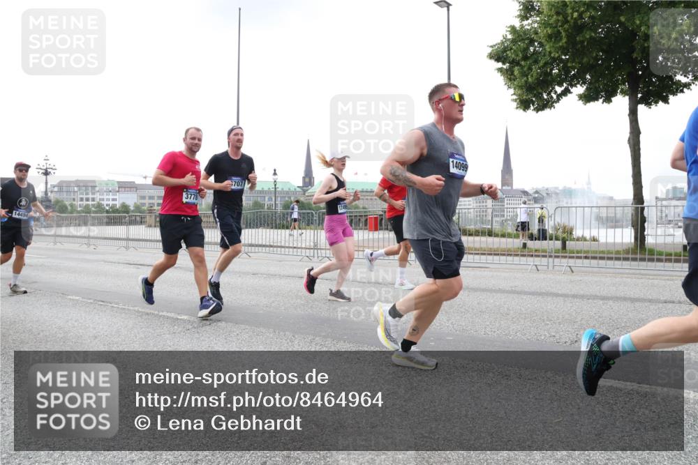 29.06.2025 - hella hamburg halbmarathon Lena Gebhardt http://msf.ph/oto/8464964 29.06.2025 10:32:21 Lombardsbrücke 14494, 3778, 707, 14099, 1199, 1311, 1640, 1987, 2349, 2384, 2943, 3022, 3221, 3239, 3358, 3365, 3653, 3670, 3707, 3752, 3778, 3822, 4314, 4365, 4605, 4857, 4924, 5156, 5496, 5601, 5658, 5743, 5783, 5871, 5941, 6218, 6228, 6252, 6312, 6315, 6718, 6727, 7135, 7239, 7295, 7308, 7309, 7344, 7468, 7531, 7535, 7570, 7633, 7695, 7702, 7749, 7789, 7816, 7898, 8124, 8127, 8175, 8303, 8538, 8625, 8787, 8840, 8914, 8993, 9010, 9125, 9206, 10002 meine-sportfotos.de