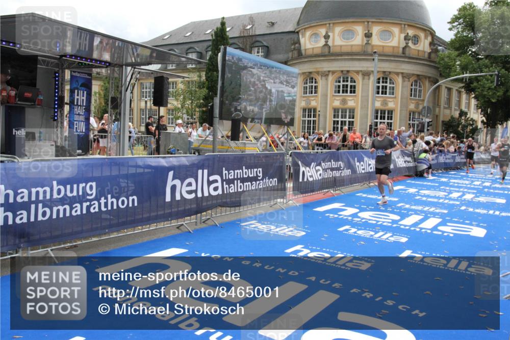 29.06.2025 - hella hamburg halbmarathon Michael Strokosch http://msf.ph/oto/8465001 29.06.2025 10:33:47 Ziel 1396, 1743, 2228, 2243, 2746, 4246, 5193, 12595, 13771, 14310, 14466, 16755 meine-sportfotos.de