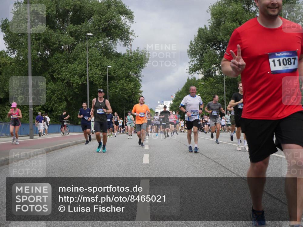 29.06.2025 - hella hamburg halbmarathon Luisa Fischer http://msf.ph/oto/8465021 29.06.2025 10:41:16 Kennedybrücke 17794, 10146, 3010, 2640, 1116, 11087, 1578, 2124, 3010, 3246, 3286, 3880, 4414, 5875, 8696, 9391, 9524, 10146 meine-sportfotos.de