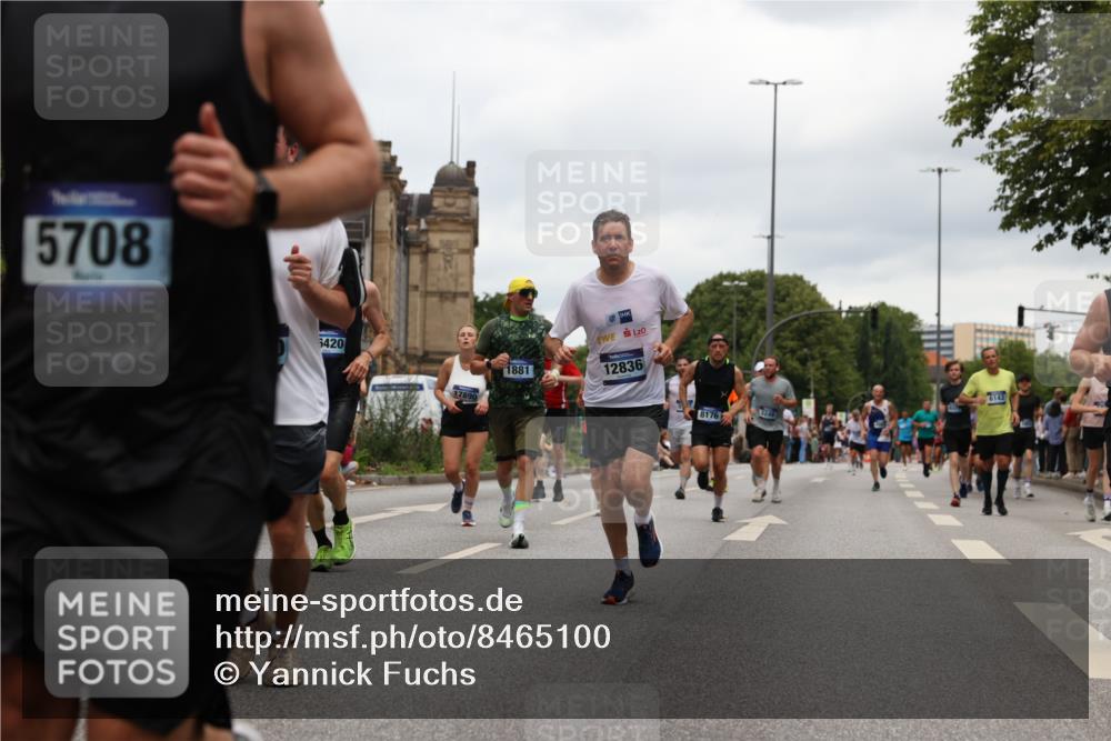 29.06.2025 - hella hamburg halbmarathon Yannick Fuchs http://msf.ph/oto/8465100 29.06.2025 10:57:08 20KM 1126, 1420, 1427, 1881, 2424, 2582, 2683, 3182, 3248, 3625, 4389, 4538, 4665, 5058, 5511, 5653, 5708, 5763, 6142, 6966, 7453, 8176, 8469, 8478, 8721, 9124, 9306, 9554, 9899, 10128, 11310, 11402, 12004, 12571, 12836, 12978, 13528, 13551, 13739, 13874, 13939, 14917, 15137, 16371, 16420, 16478, 16540, 17045, 17757, 17818, 17890, 18355, 18359, 18452, 18999, 19241 meine-sportfotos.de