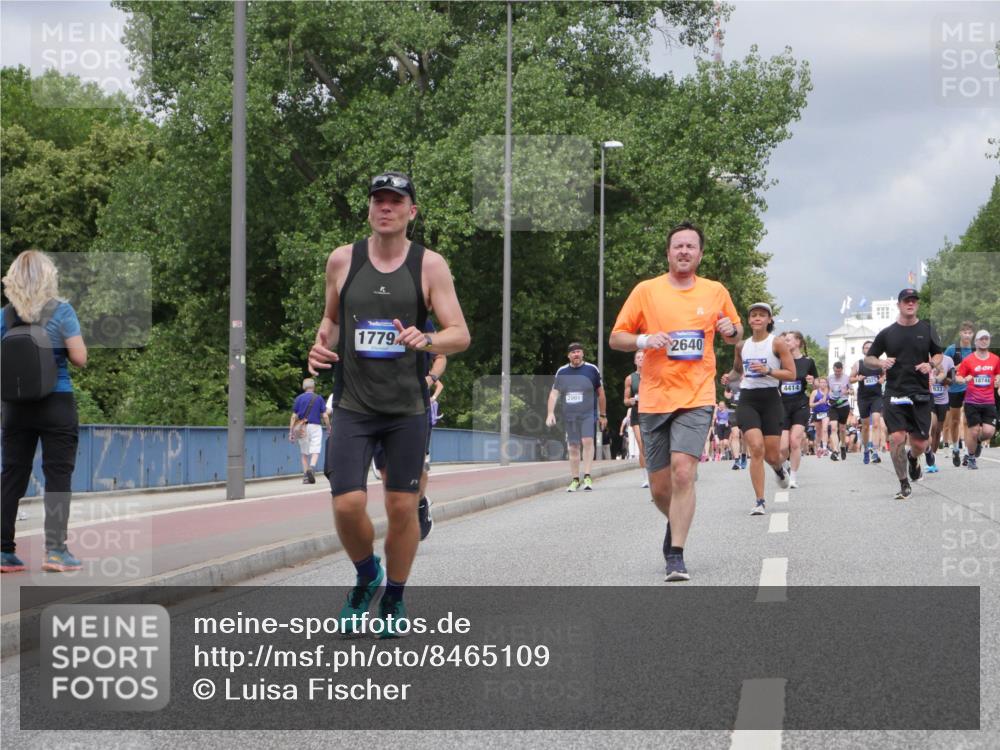 29.06.2025 - hella hamburg halbmarathon Luisa Fischer http://msf.ph/oto/8465109 29.06.2025 10:41:18 Kennedybrücke 1779, 2640, 18744, 4414, 633, 1578, 2124, 3010, 3246, 3286, 4414, 5875, 8539, 8696, 9391, 10146 meine-sportfotos.de
