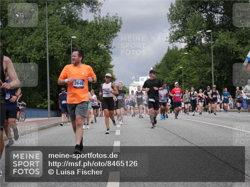 29.06.2025 - hella hamburg halbmarathon Luisa Fischer http://msf.ph/oto/8465126 29.06.2025 10:41:19 Kennedybrücke 52, 2640, 18744, 4414, 3633, 7299, 1578, 2124, 3010, 3246, 3633, 3636, 4414, 5875, 8539, 8696, 9391, 10146 meine-sportfotos.de
