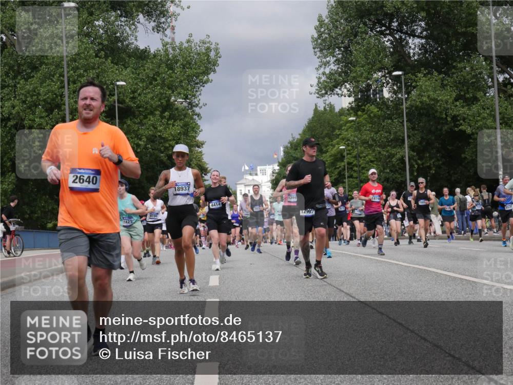 29.06.2025 - hella hamburg halbmarathon Luisa Fischer http://msf.ph/oto/8465137 29.06.2025 10:41:20 Kennedybrücke 2640, 11421, 8198, 18937, 4414, 4921, 1289, 12997, 18744, 8539, 1578, 2124, 3010, 3246, 3633, 3636, 4414, 5875, 8539, 8696, 9391, 10146 meine-sportfotos.de